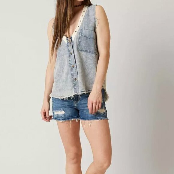 Gilded Intent Chambray Tank - Picture 3 of 11
